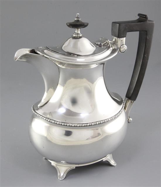 A good George V silver hot water pot, Height to handle 8 ½”/216mm Weight 26.1oz/740grms